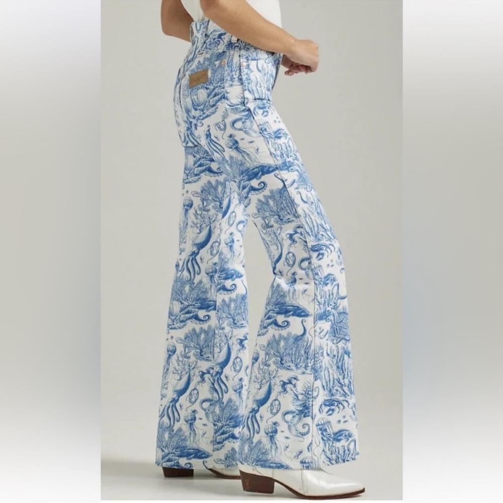 Wrangler Blue and White Patterned Jeans